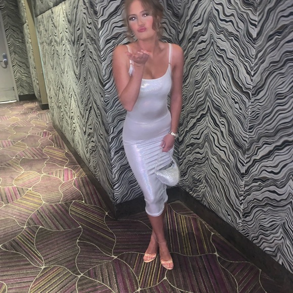 Pamela Anderson 2000s lookalike dress - Picture 2 of 5